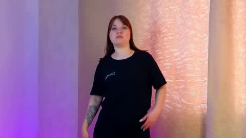 Snapshot of cindiehall chatting on 03/05/25, 12:44 cindiehall online show from 03/05/25, 12:44