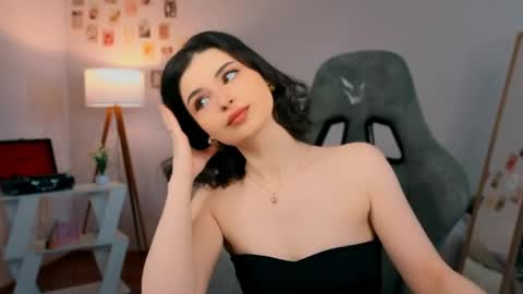 Snapshot of cindyclub_ chatting on 05/11/26, 03:23 Rebbeka online show from 05/11/26, 03:23