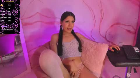 Snapshot of cinnamon_sue chatting on 02/15/26, 08:38 cinnamon_sue online show from 02/15/26, 08:38