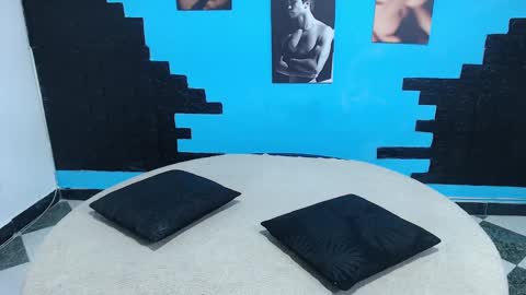 Snapshot of cinthya_dan chatting on 10/15/25, 04:18 Cinthya online show from 10/15/25, 04:18