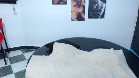 Snapshot of cinthya_dan chatting on 10/25/25, 06:35 Cinthya online show from 10/25/25, 06:35