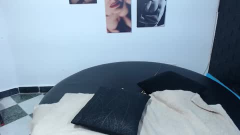 Snapshot of cinthya_dan chatting on 11/19/25, 06:30 Cinthya online show from 11/19/25, 06:30