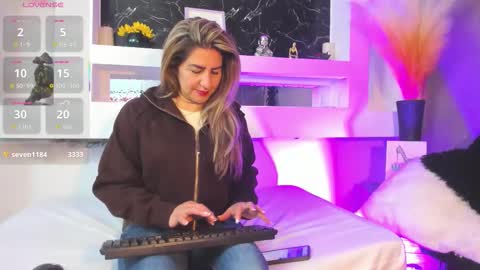 Cinthya  online show from 03/28/26, 12:16