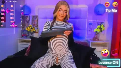 cinthya_walker1 online show from 04/14/26, 03:40