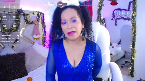 Snapshot of cintia_holms chatting on 12/15/24, 01:11 Cintia online show from 12/15/24, 01:11