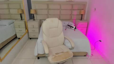 Snapshot of cintiacolins chatting on 11/24/25, 08:30 CintiaCollins online show from 11/24/25, 08:30