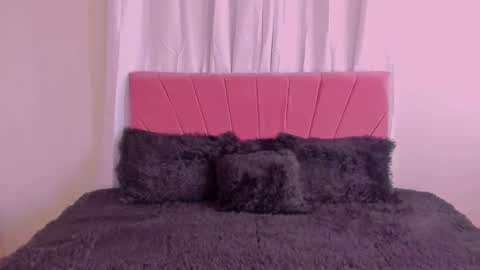 Snapshot of cintiacolins chatting on 12/15/25, 01:37 CintiaCollins online show from 12/15/25, 01:37