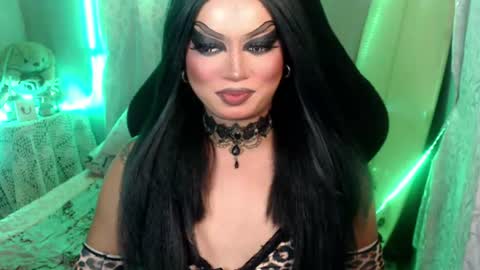 Snapshot of cj_parker69 chatting on 06/18/26, 02:21 QUEEN CESS online show from 06/18/26, 02:21