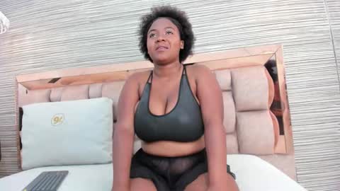 claire_bonny online show from 11/28/25, 06:54