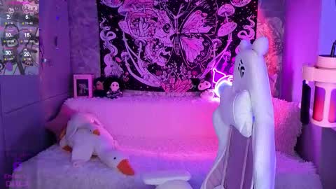 Snapshot of clairefaers chatting on 11/16/25, 06:13 Claire Faers online show from 11/16/25, 06:13