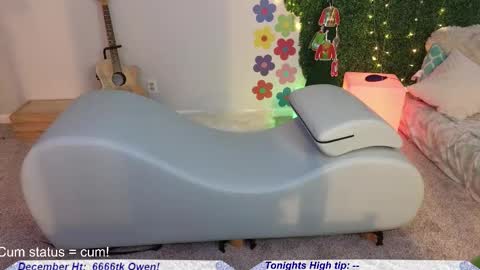 Snapshot of claireity chatting on 12/14/25, 04:51 Claire online show from 12/14/25, 04:51