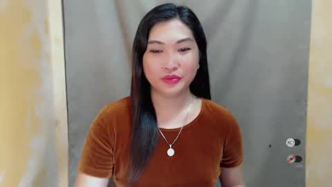 Snapshot of clairewntr_ chatting on 12/12/24, 01:49 CLAIRE online show from 12/12/24, 01:49