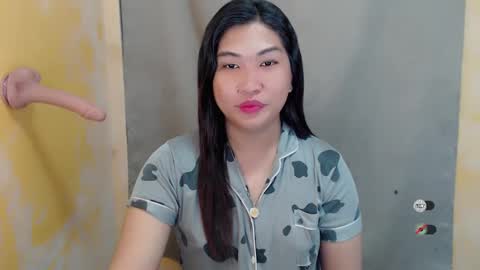 Snapshot of clairewntr_ chatting on 12/17/24, 03:39 CLAIRE online show from 12/17/24, 03:39