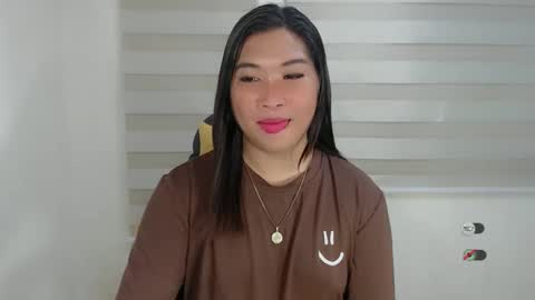 Snapshot of clairewntr_ chatting on 01/27/25, 10:27 CLAIRE online show from 01/27/25, 10:27