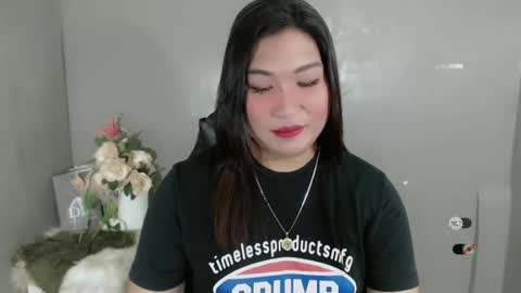 Snapshot of clairewntr_ chatting on 02/02/25, 10:35 CLAIRE online show from 02/02/25, 10:35