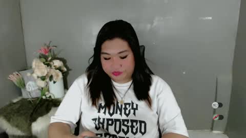 Snapshot of clairewntr_ chatting on 02/13/25, 08:48 CLAIRE online show from 02/13/25, 08:48