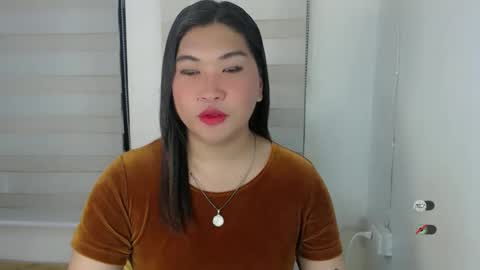 Snapshot of clairewntr_ chatting on 02/18/25, 07:32 CLAIRE online show from 02/18/25, 07:32