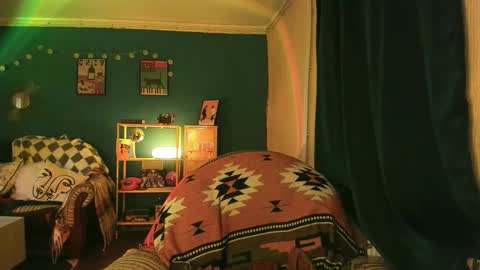 Snapshot of clancyosbourne chatting on 10/28/25, 07:05 Clancy online show from 10/28/25, 07:05