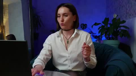 Clara online show from 05/27/26, 06:49