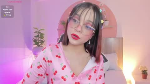 C L A R A online show from 05/09/26, 04:39