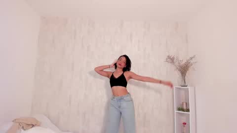 Snapshot of clara_tenssio chatting on 01/09/25, 06:06 Clara online show from 01/09/25, 06:06