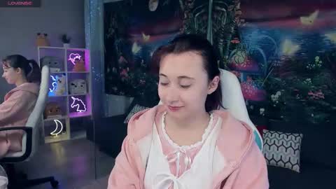 Snapshot of clarabenson chatting on 09/09/25, 07:02 clarabenson online show from 09/09/25, 07:02