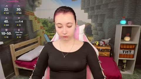 Snapshot of clarabenson chatting on 10/23/25, 06:28 clarabenson online show from 10/23/25, 06:28