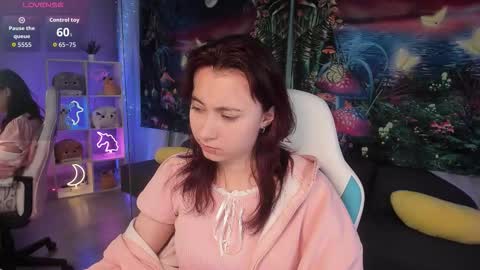 Snapshot of clarabenson chatting on 10/25/25, 06:46 clarabenson online show from 10/25/25, 06:46