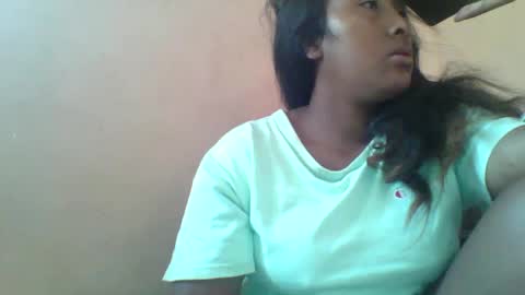 Snapshot of clarah0123 chatting on 01/06/25, 12:02 Clarah0123 online show from 01/06/25, 12:02