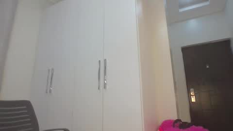 clara11 online show from 12/19/25, 07:21