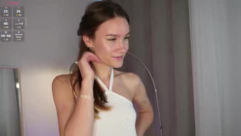 Snapshot of clare_ff chatting on 10/08/25, 01:53 Claire online show from 10/08/25, 01:53