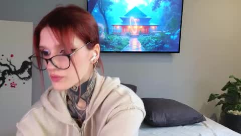 Sophie online show from 11/08/25, 08:03