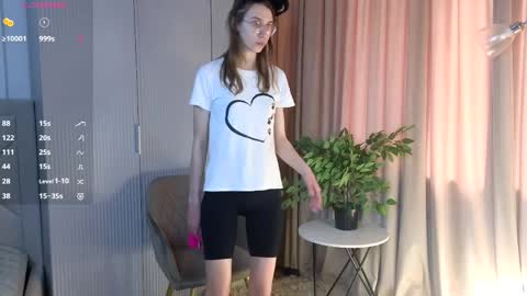 Sara online show from 05/25/26, 07:03