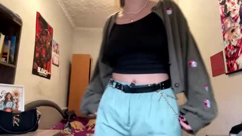 Snapshot of clarinegillmer chatting on 02/26/26, 01:43 Karolina online show from 02/26/26, 01:43