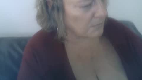 Snapshot of claudineddd chatting on 01/02/25, 10:44 ClaudineDDD online show from 01/02/25, 10:44
