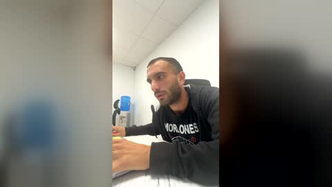 Snapshot of claudiolicro chatting on 12/14/25, 03:06 claudiolicro online show from 12/14/25, 03:06