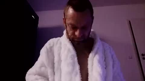 Snapshot of clausenflorian880 chatting on 12/16/25, 04:39 Florian online show from 12/16/25, 04:39