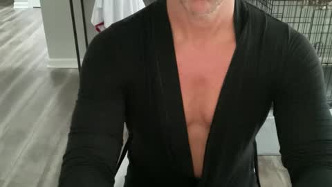 Snapshot of clemike69 chatting on 10/24/25, 02:02 clemike69 online show from 10/24/25, 02:02