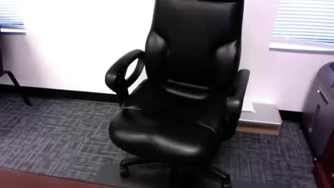 Snapshot of clemike69 chatting on 11/04/25, 05:56 clemike69 online show from 11/04/25, 05:56