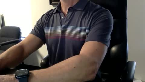 Snapshot of clemike69 chatting on 11/13/25, 04:06 clemike69 online show from 11/13/25, 04:06