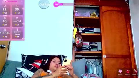 Snapshot of cleo_05 chatting on 02/20/25, 05:23 cleo_05 online show from 02/20/25, 05:23