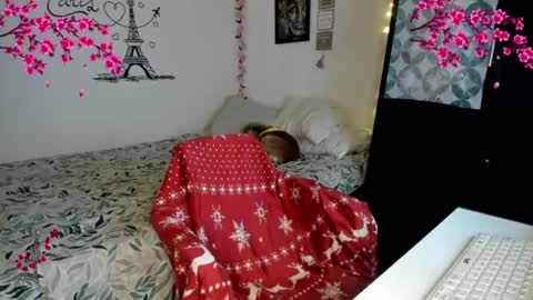 Snapshot of cleo_christmas chatting on 06/14/26, 12:19 cleo_christmas online show from 06/14/26, 12:19