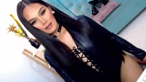 Snapshot of cleofex chatting on 10/05/25, 12:53 Cleo online show from 10/05/25, 12:53