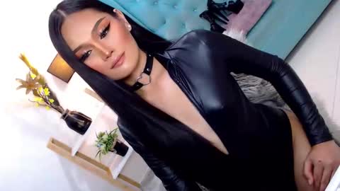 Snapshot of cleofex chatting on 10/27/25, 11:52 Cleo online show from 10/27/25, 11:52