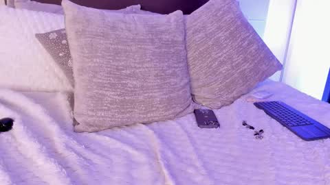 Snapshot of cleojhonson chatting on 03/04/25, 11:08 . Cleo Jhonson . online show from 03/04/25, 11:08