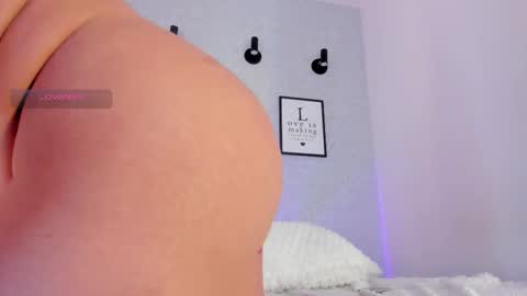 Snapshot of cleojhonson chatting on 11/28/25, 09:01 . Cleo Jhonson . online show from 11/28/25, 09:01