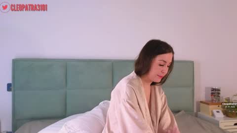 Cleopatra online show from 11/25/25, 10:04