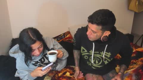 Snapshot of cleosexxx chatting on 10/17/25, 08:28 cleo y maikol online show from 10/17/25, 08:28