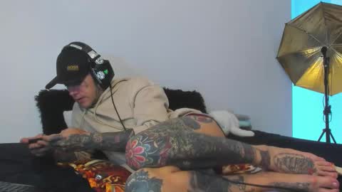 Snapshot of cleosexxx chatting on 10/18/25, 09:37 cleo y maikol online show from 10/18/25, 09:37