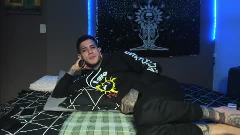Snapshot of cleosexxx chatting on 04/23/26, 05:19 cleo y maikol online show from 04/23/26, 05:19